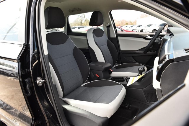 Volkswagen Taos Vehicle Image 20