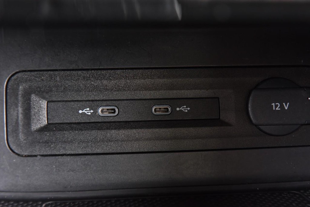 Volkswagen Atlas Vehicle Full-screen Gallery Image 16