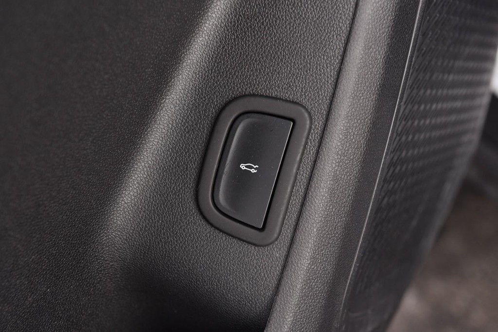 Chevrolet Traverse Vehicle Full-screen Gallery Image 9