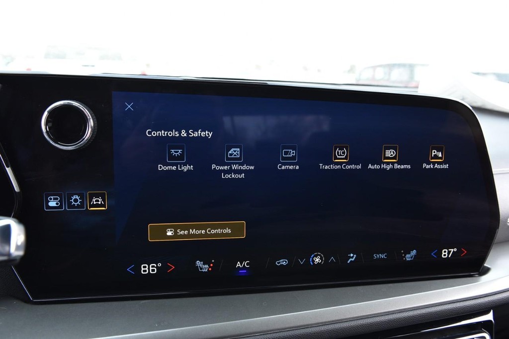 Chevrolet Traverse Vehicle Full-screen Gallery Image 16