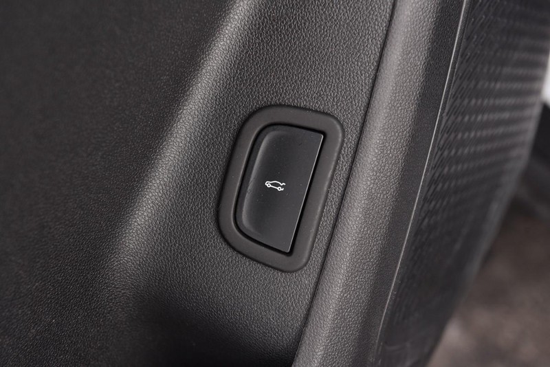 Chevrolet Traverse Vehicle Full-screen Gallery Image 09