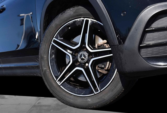 Mercedes-Benz GLB Vehicle Image 03