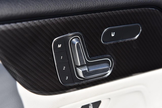 Mercedes-Benz GLB Vehicle Image 09