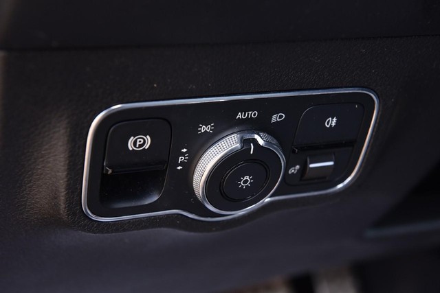 Mercedes-Benz GLB Vehicle Image 11