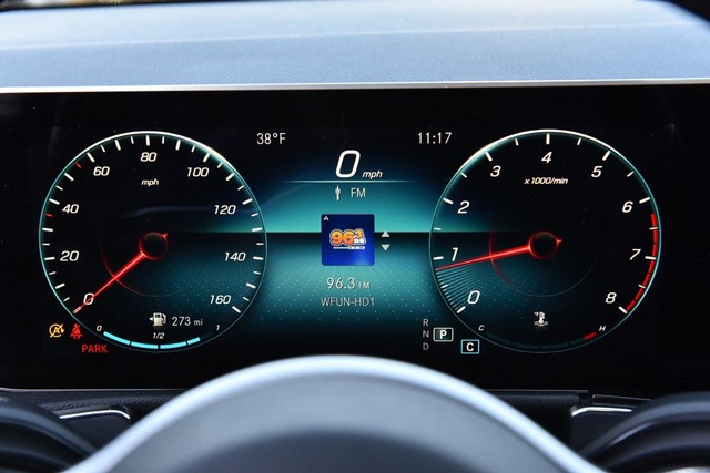 Mercedes-Benz GLB Vehicle Image 12