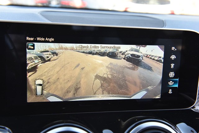 Mercedes-Benz GLB Vehicle Image 14