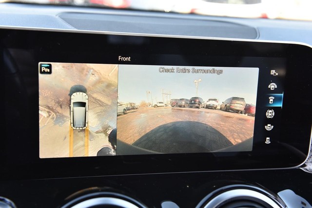 Mercedes-Benz GLB Vehicle Image 16