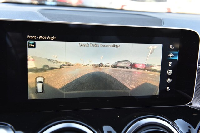 Mercedes-Benz GLB Vehicle Image 17