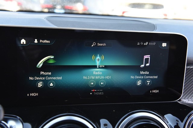 Mercedes-Benz GLB Vehicle Image 18