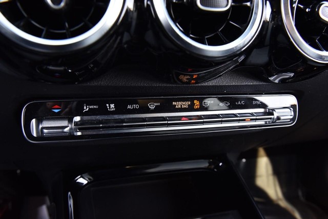 Mercedes-Benz GLB Vehicle Image 19