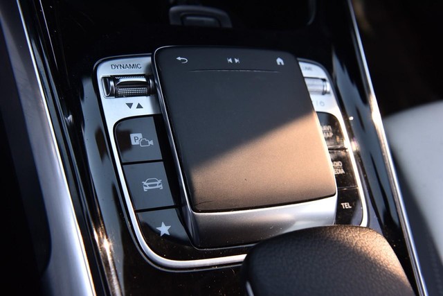 Mercedes-Benz GLB Vehicle Image 21