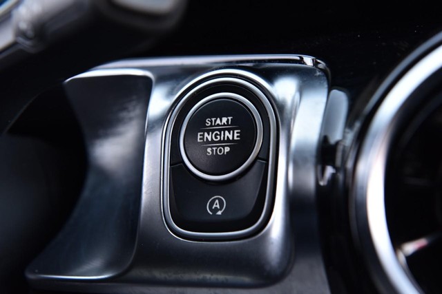 Mercedes-Benz GLB Vehicle Image 22