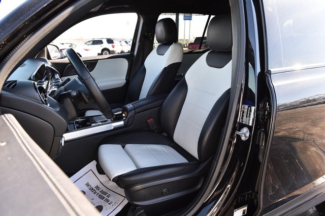 Mercedes-Benz GLB Vehicle Image 24