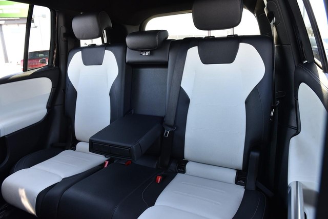 Mercedes-Benz GLB Vehicle Image 27