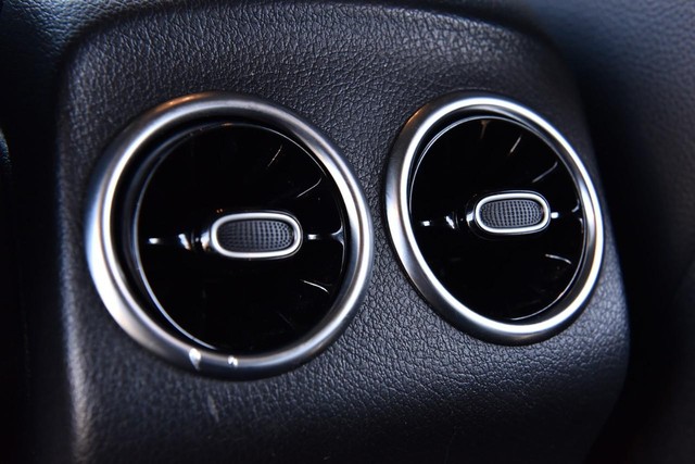 Mercedes-Benz GLB Vehicle Image 28