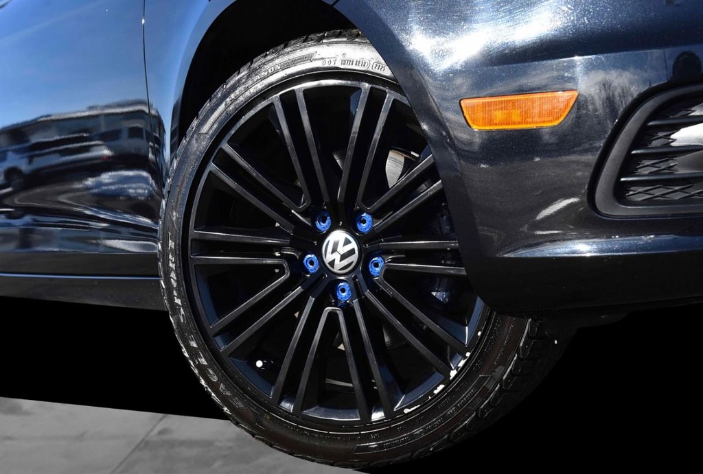 Volkswagen EOS Vehicle Full-screen Gallery Image 3