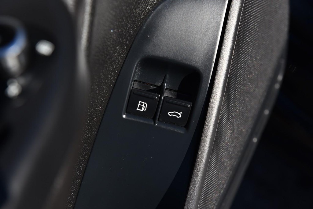 Volkswagen EOS Vehicle Full-screen Gallery Image 10