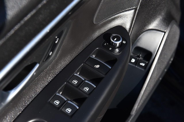 Volkswagen EOS Vehicle Image 09