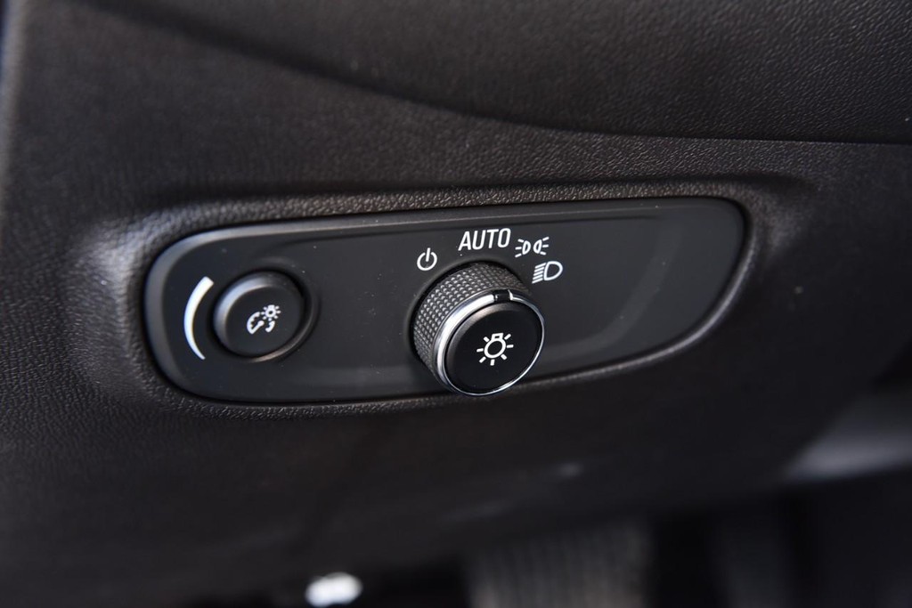 Chevrolet Equinox Vehicle Full-screen Gallery Image 11