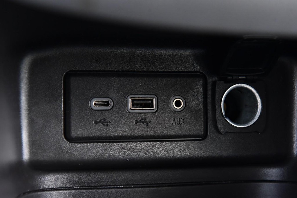 Chevrolet Equinox Vehicle Full-screen Gallery Image 16