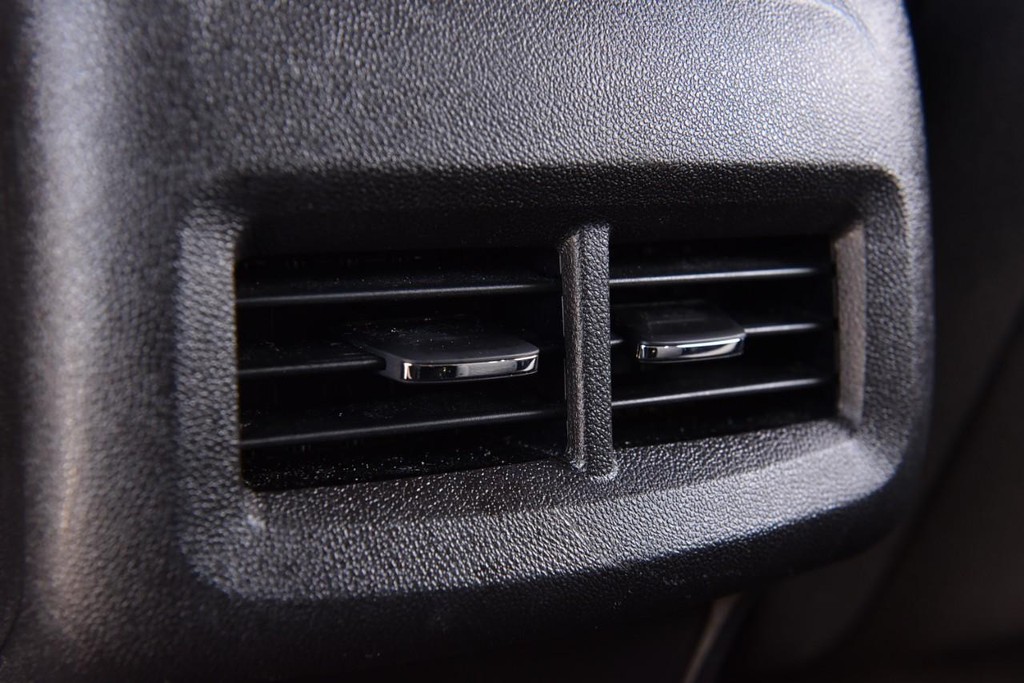 Chevrolet Equinox Vehicle Full-screen Gallery Image 25