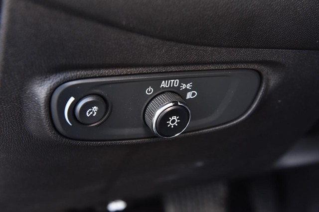 Chevrolet Equinox Vehicle Image 11