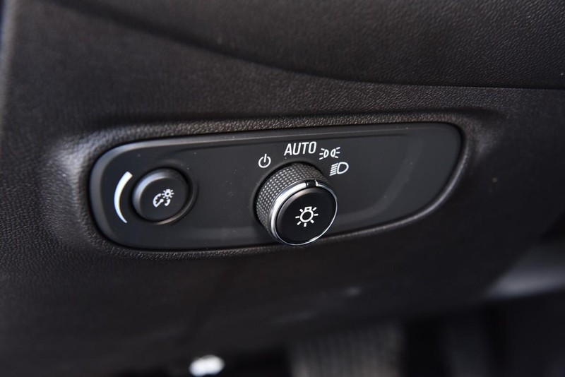 Chevrolet Equinox Vehicle Full-screen Gallery Image 11