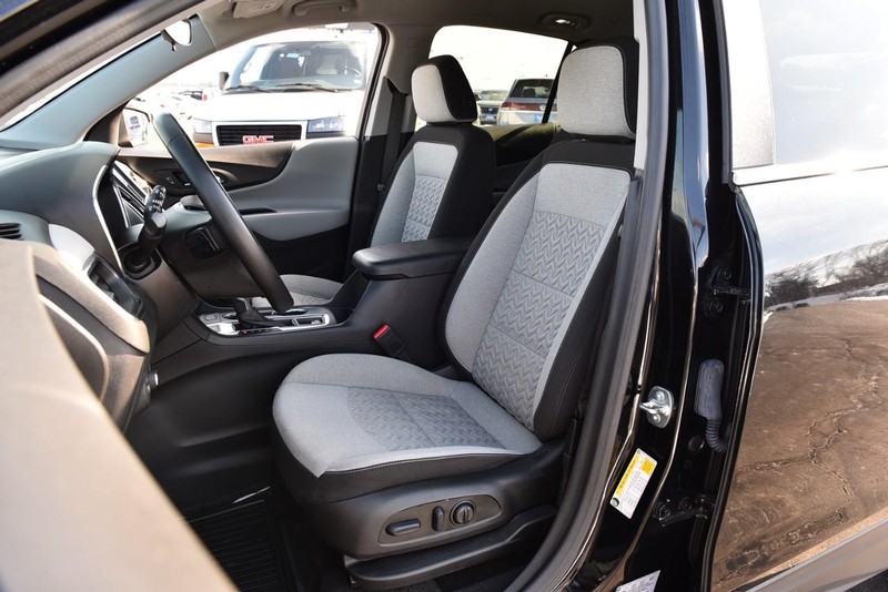Chevrolet Equinox Vehicle Full-screen Gallery Image 22