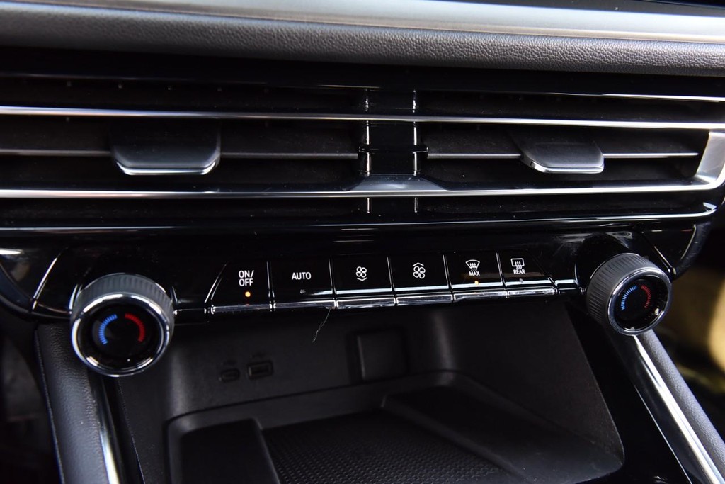 Chevrolet Traverse Vehicle Full-screen Gallery Image 17