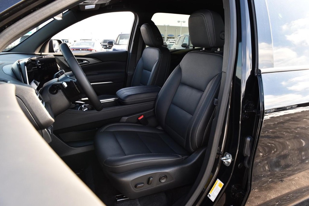 Chevrolet Traverse Vehicle Full-screen Gallery Image 21