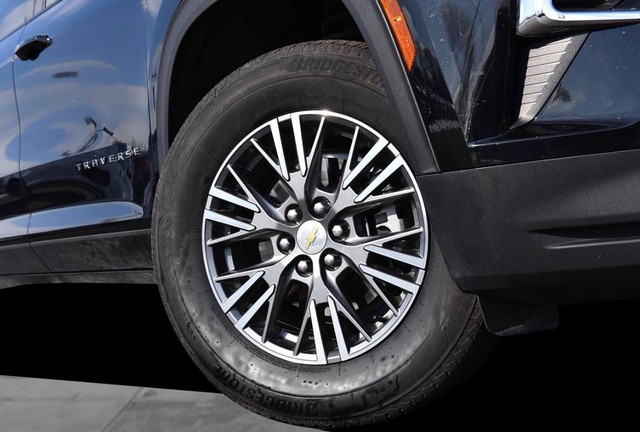 Chevrolet Traverse Vehicle Image 03