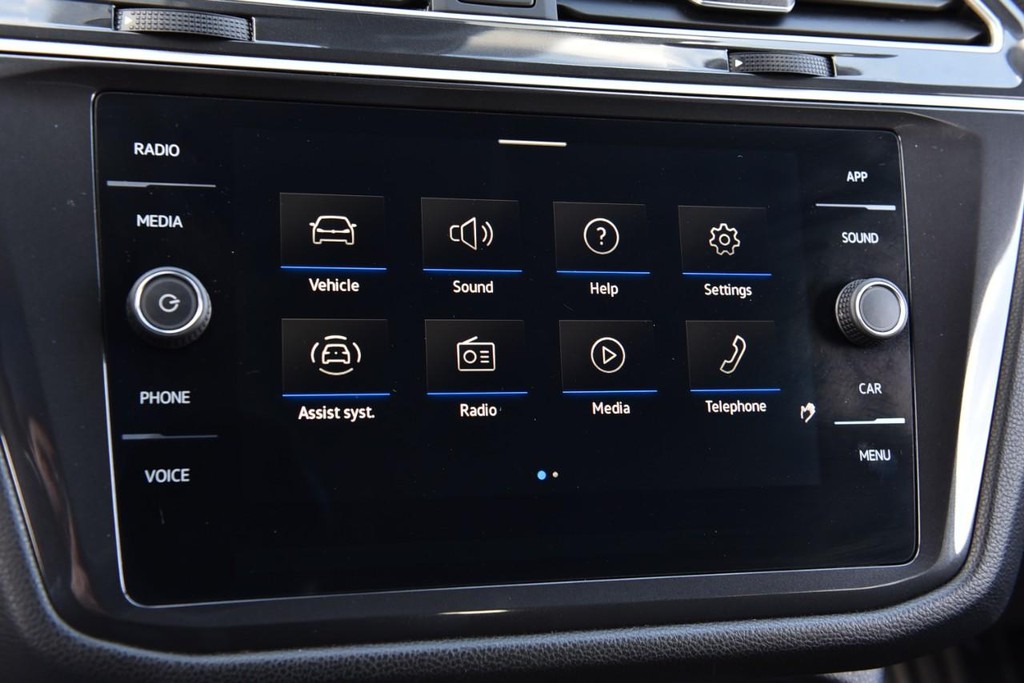 Volkswagen Tiguan Vehicle Full-screen Gallery Image 13