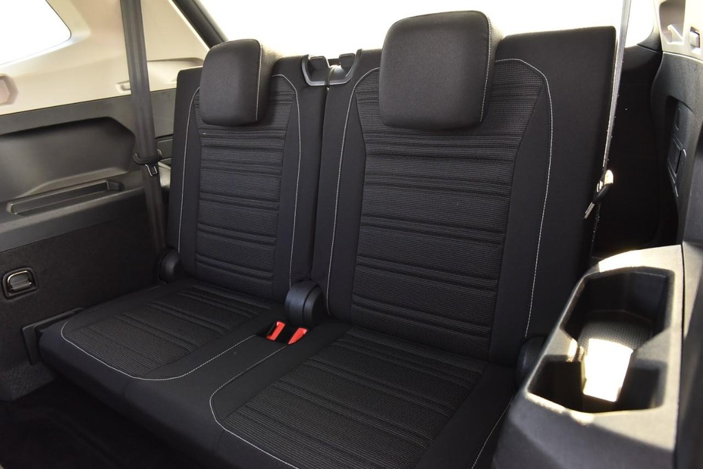 Volkswagen Tiguan Vehicle Full-screen Gallery Image 22