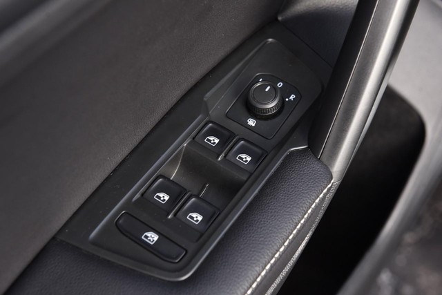 Volkswagen Tiguan Vehicle Image 08