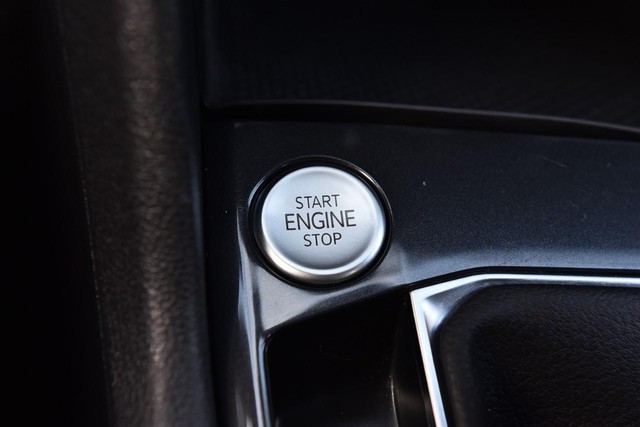 Volkswagen Tiguan Vehicle Image 16