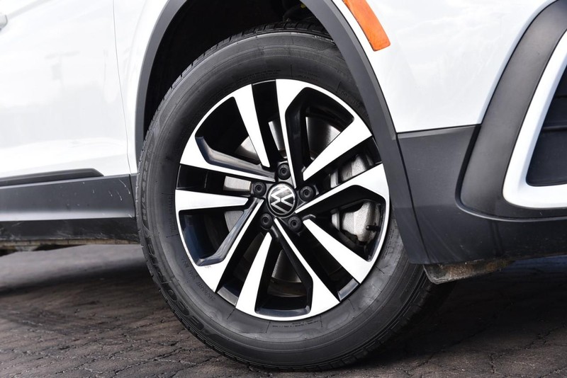 Volkswagen Tiguan Vehicle Image 03