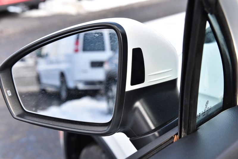 Volkswagen Tiguan Vehicle Image 09