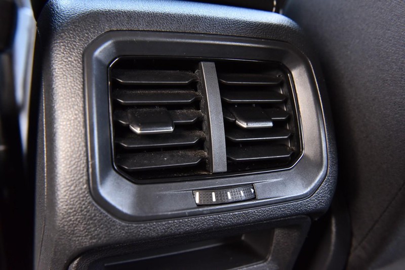 Volkswagen Tiguan Vehicle Image 21