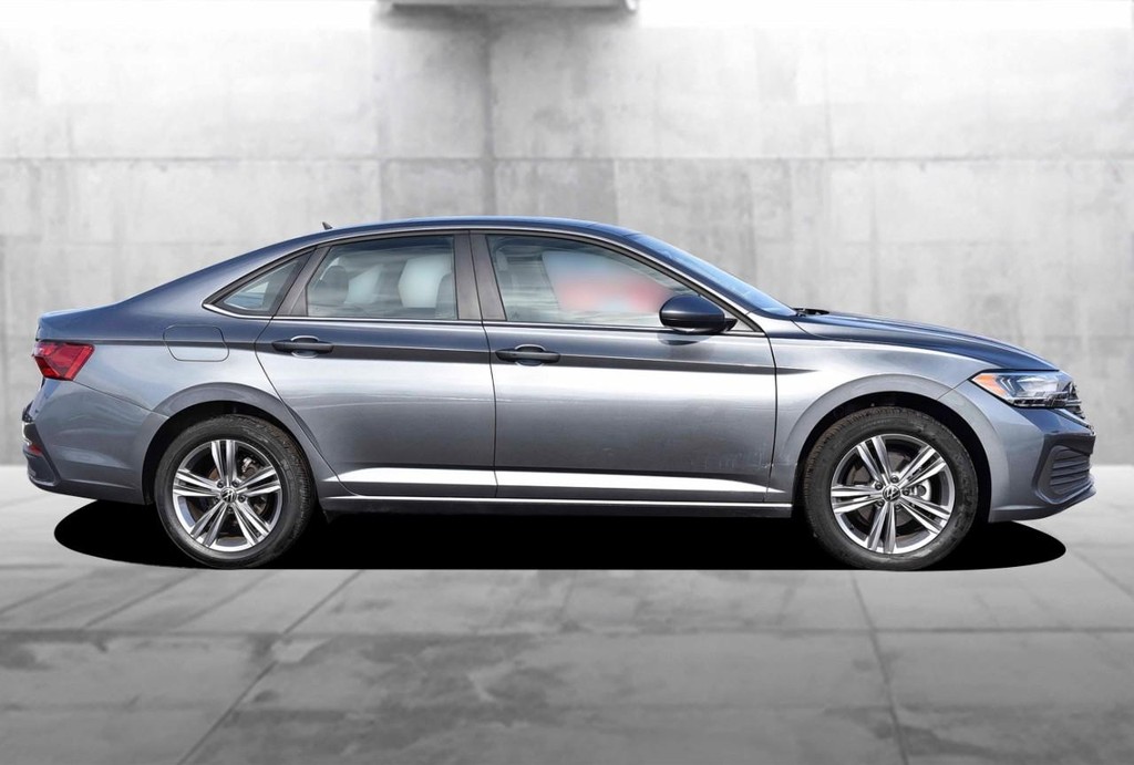 Volkswagen Jetta Vehicle Full-screen Gallery Image 5
