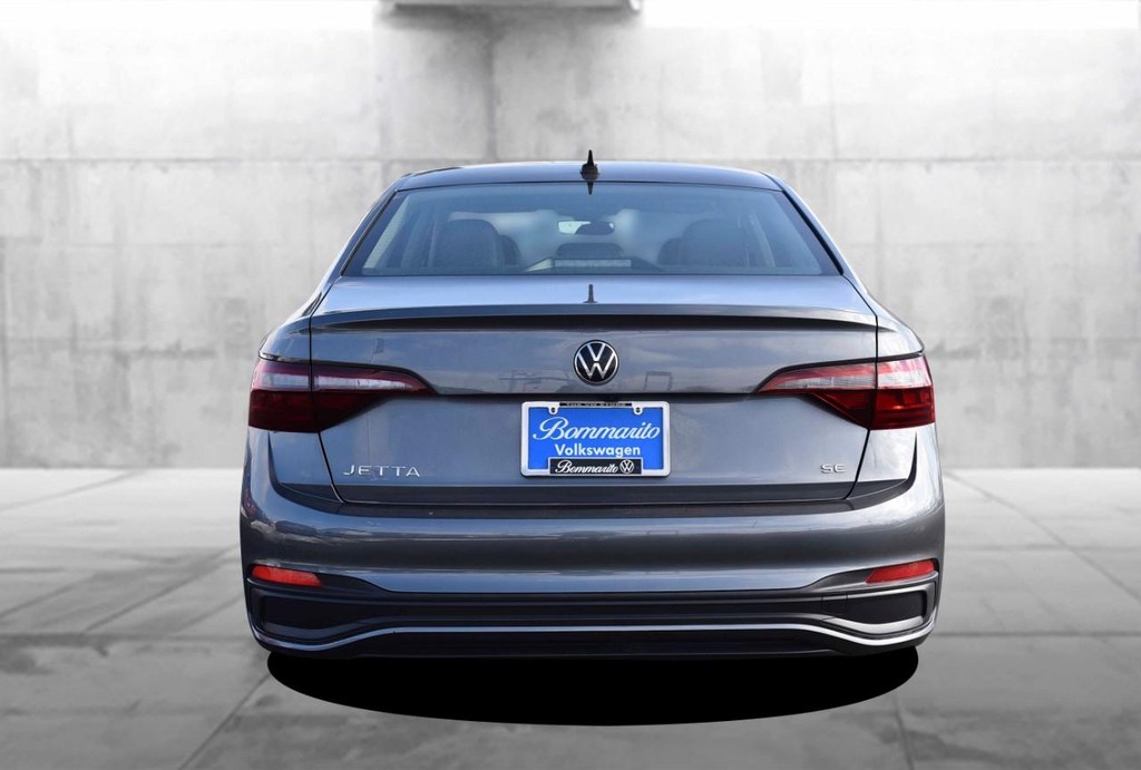 Volkswagen Jetta Vehicle Full-screen Gallery Image 6