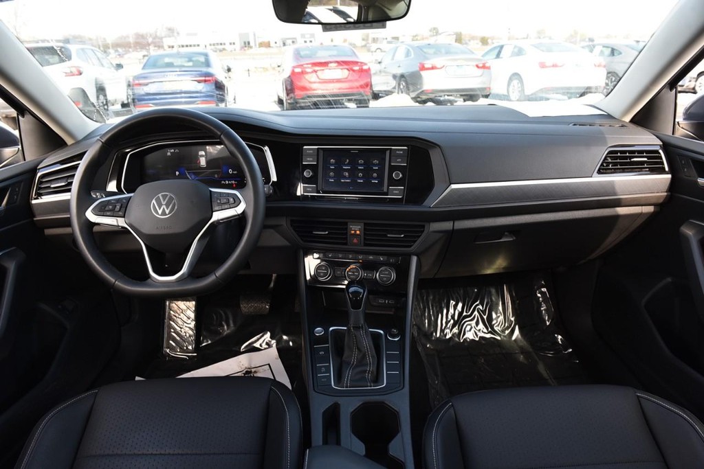 Volkswagen Jetta Vehicle Full-screen Gallery Image 7