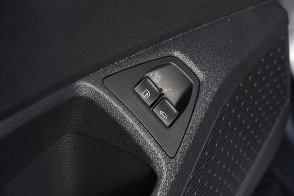 Volkswagen Jetta Vehicle Full-screen Gallery Image 9