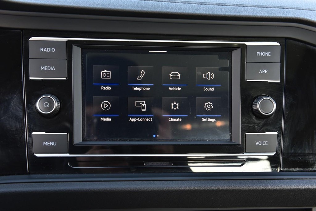 Volkswagen Jetta Vehicle Full-screen Gallery Image 14