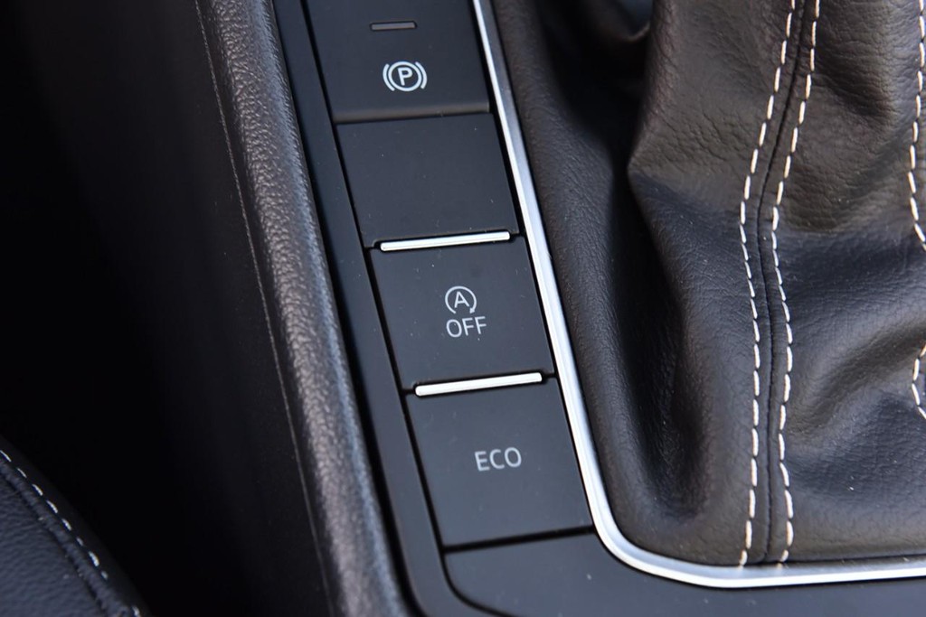 Volkswagen Jetta Vehicle Full-screen Gallery Image 18