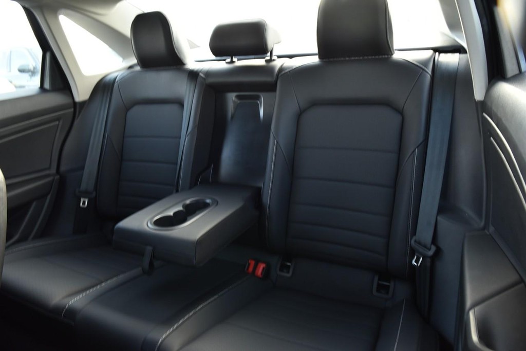 Volkswagen Jetta Vehicle Full-screen Gallery Image 23