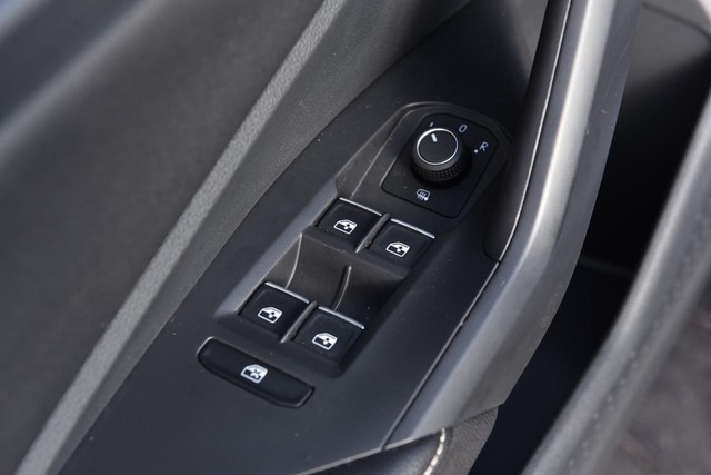 Volkswagen Jetta Vehicle Image 08