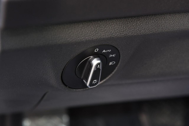 Volkswagen Jetta Vehicle Image 11