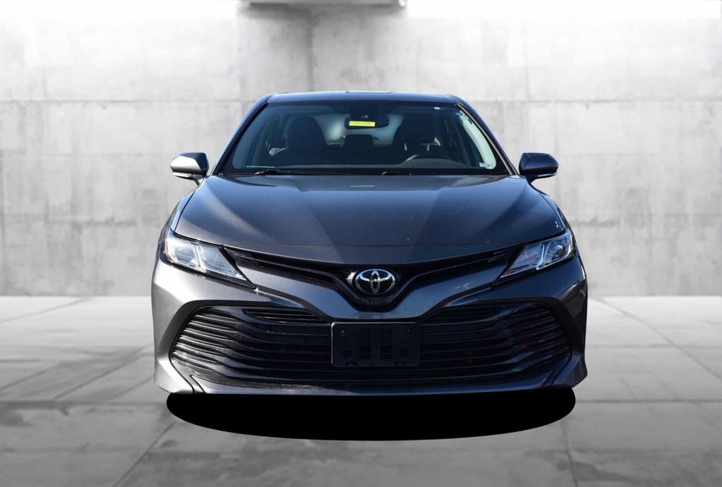 Toyota Camry Vehicle Full-screen Gallery Image 4