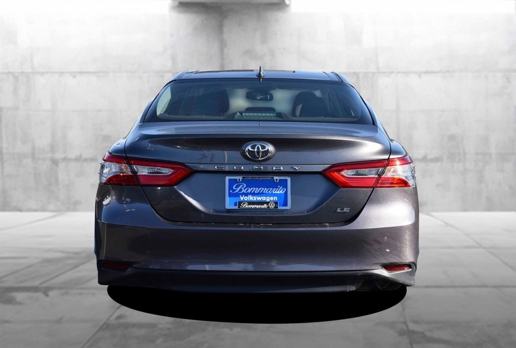 Toyota Camry Vehicle Full-screen Gallery Image 6