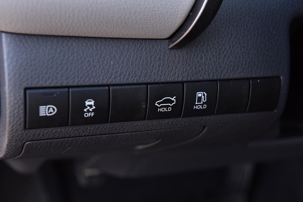 Toyota Camry Vehicle Full-screen Gallery Image 10